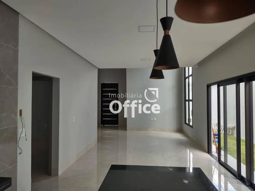 Foto 1 de Casa com 3 quartos à venda, 420m2 em Anápolis City, Anapolis - GO