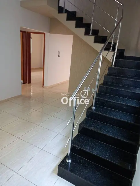 Sobrado com 3 quartos à venda, 200m2 em Loteamento Residencial Verona, Anapolis - GO - imagem 7 Foto 7 de Sobrado com 3 quartos à venda, 200m2 em Loteamento Residencial Verona, Anapolis - GO