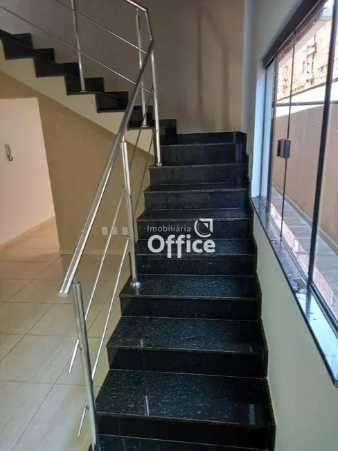 Sobrado com 3 quartos à venda, 200m2 em Loteamento Residencial Verona, Anapolis - GO - imagem 5 Foto 5 de Sobrado com 3 quartos à venda, 200m2 em Loteamento Residencial Verona, Anapolis - GO