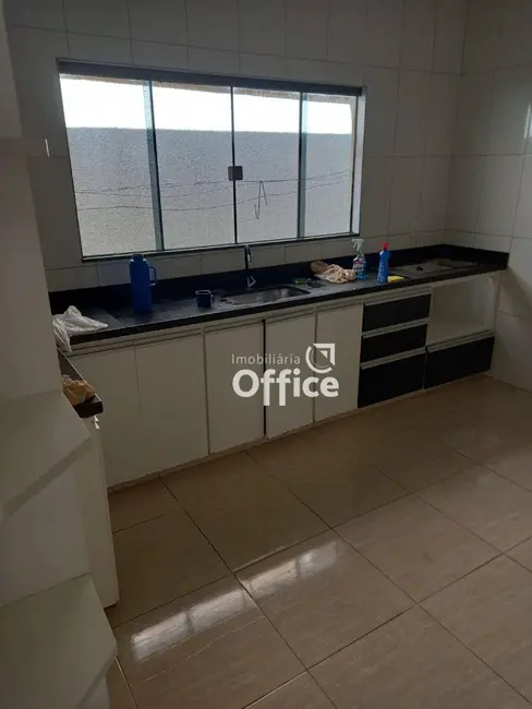 Sobrado com 3 quartos à venda, 200m2 em Loteamento Residencial Verona, Anapolis - GO - imagem 9 Foto 9 de Sobrado com 3 quartos à venda, 200m2 em Loteamento Residencial Verona, Anapolis - GO