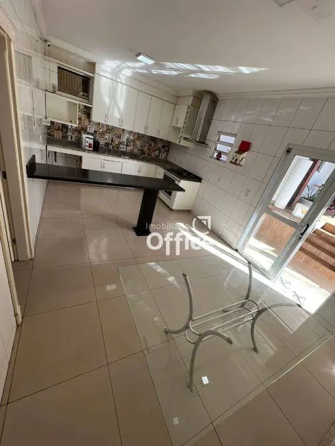 Foto 4 de Casa com 4 quartos à venda, 527m2 em Residencial Ayrton Senna, Anapolis - GO