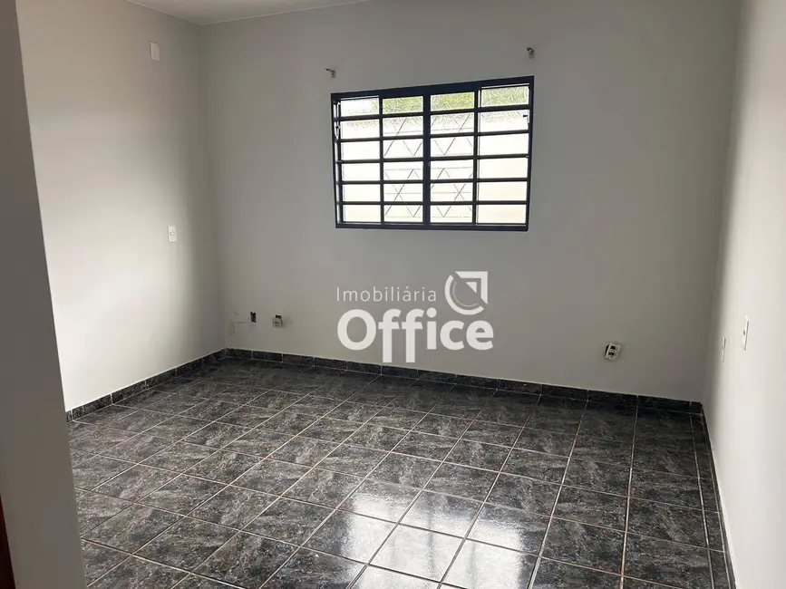 Casa com 3 quartos à venda, 360m2 em Anapolis - GO - imagem 2 Foto 2 de Casa com 3 quartos à venda, 360m2 em Anapolis - GO