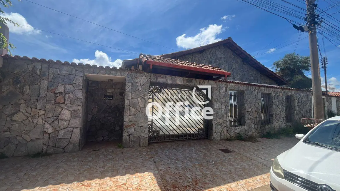 Foto 2 de Casa com 2 quartos à venda, 200m2 em Vila Santa Isabel, Anapolis - GO