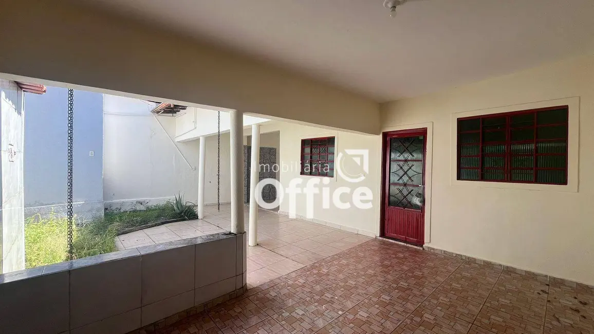 Foto 1 de Casa com 2 quartos à venda, 200m2 em Vila Santa Isabel, Anapolis - GO