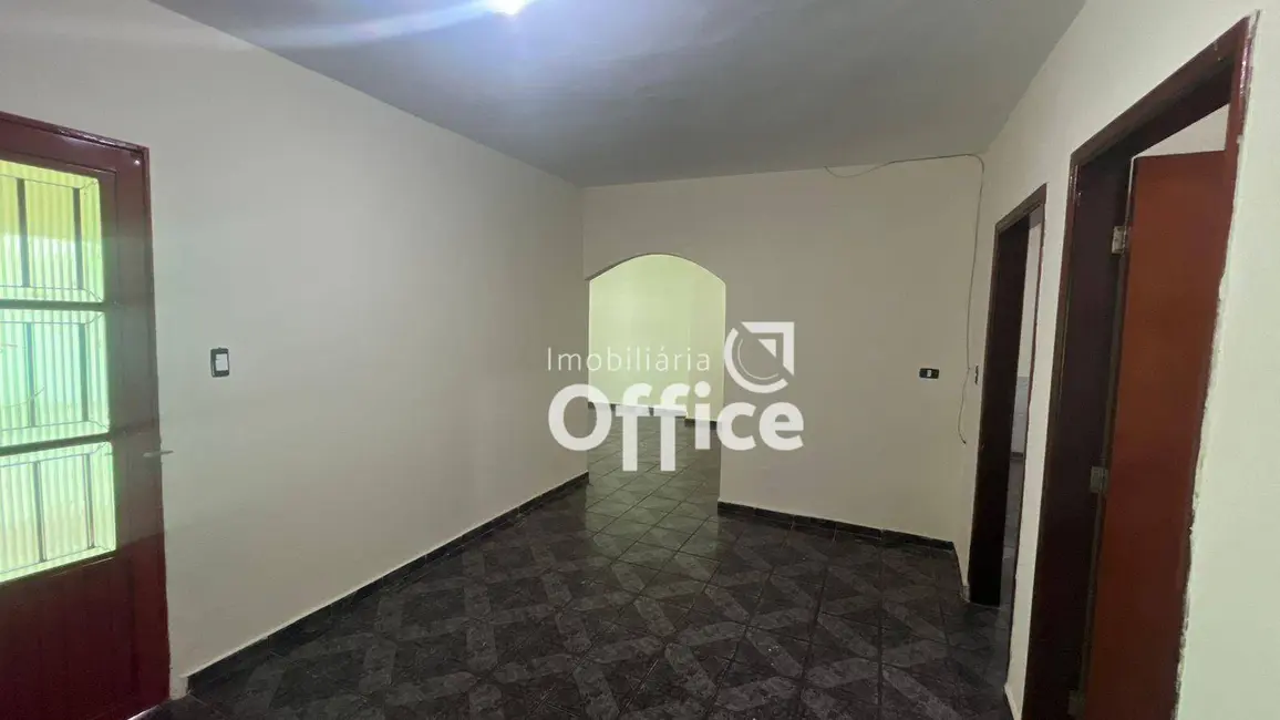 Foto 8 de Casa com 2 quartos à venda, 200m2 em Vila Santa Isabel, Anapolis - GO