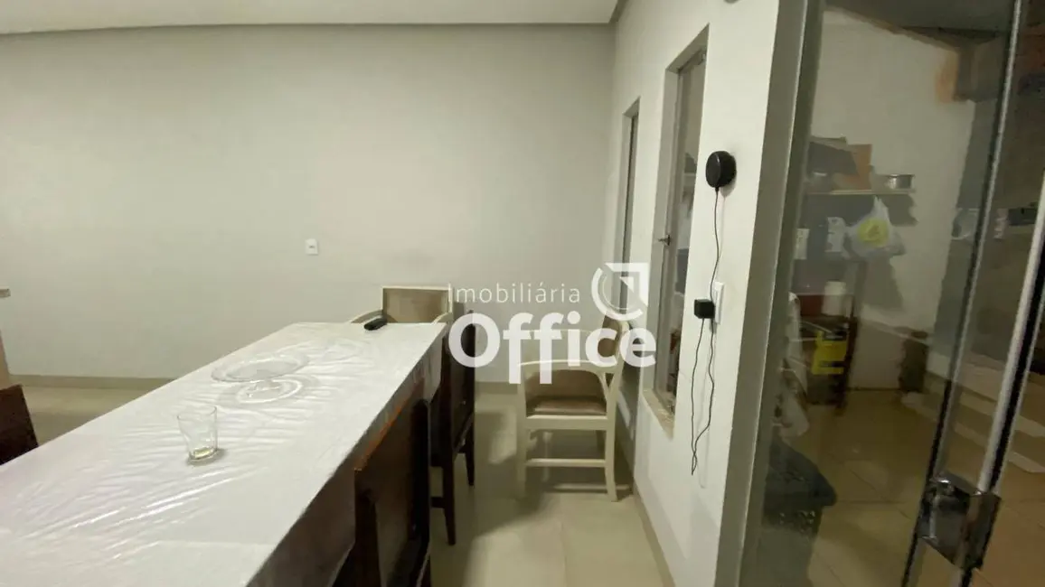 Casa com 4 quartos à venda, 300m2 em Anapolis - GO - imagem 5 Foto 5 de Casa com 4 quartos à venda, 300m2 em Anapolis - GO