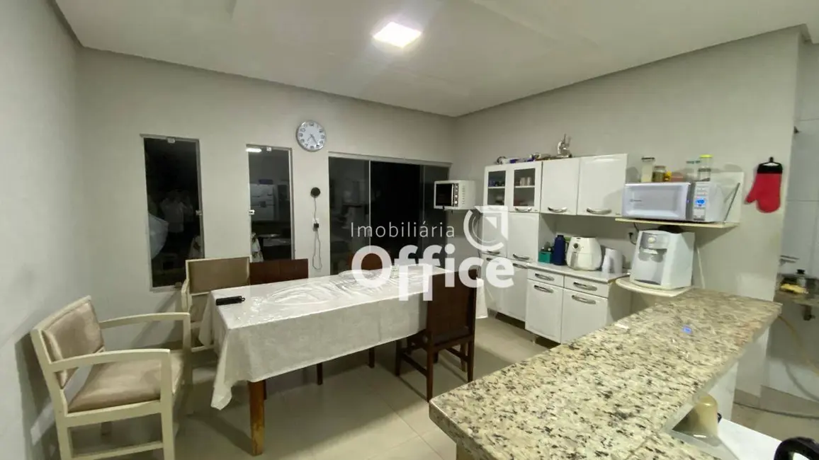 Casa com 4 quartos à venda, 300m2 em Anapolis - GO - imagem 9 Foto 9 de Casa com 4 quartos à venda, 300m2 em Anapolis - GO