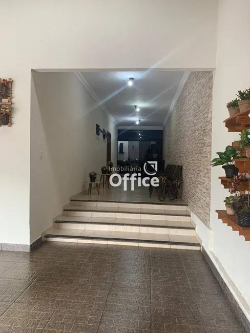Foto 2 de Casa com 3 quartos à venda, 300m2 em Jibran El Hadj, Anapolis - GO