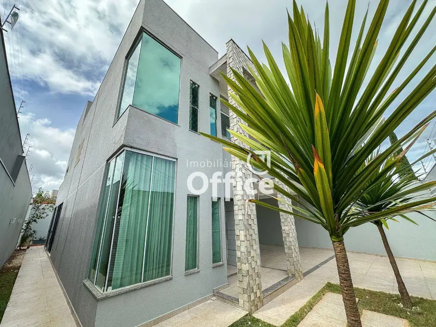 Foto 1 de Sobrado com 4 quartos à venda, 360m2 em Anápolis City, Anapolis - GO