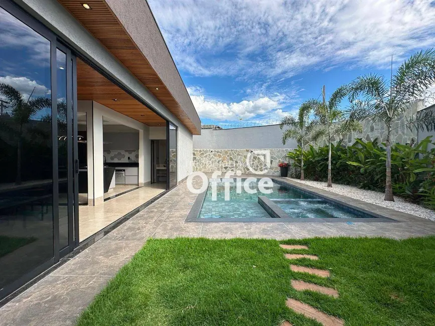 Foto 2 de Casa com 3 quartos à venda, 600m2 em Anápolis City, Anapolis - GO
