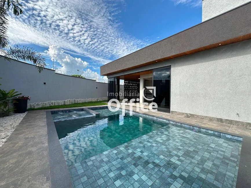 Foto 1 de Casa com 3 quartos à venda, 600m2 em Anápolis City, Anapolis - GO