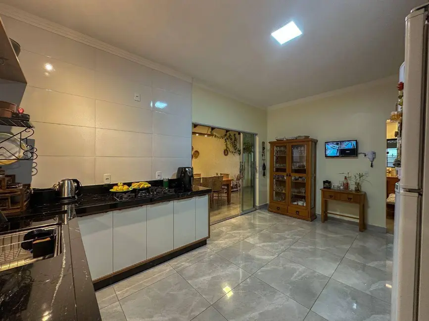 Foto 8 de Casa com 3 quartos à venda, 300m2 em Parque dos Pirineus, Anapolis - GO