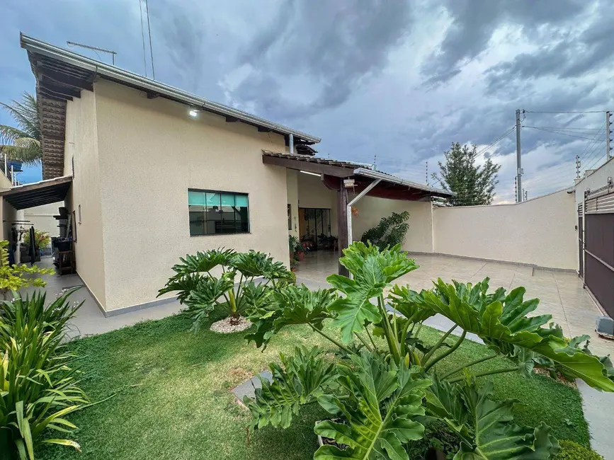 Foto 1 de Casa com 3 quartos à venda, 300m2 em Parque dos Pirineus, Anapolis - GO