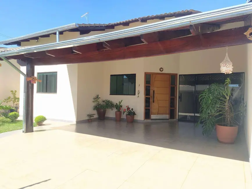 Foto 1 de Casa com 3 quartos à venda, 300m2 em Parque dos Pirineus, Anapolis - GO