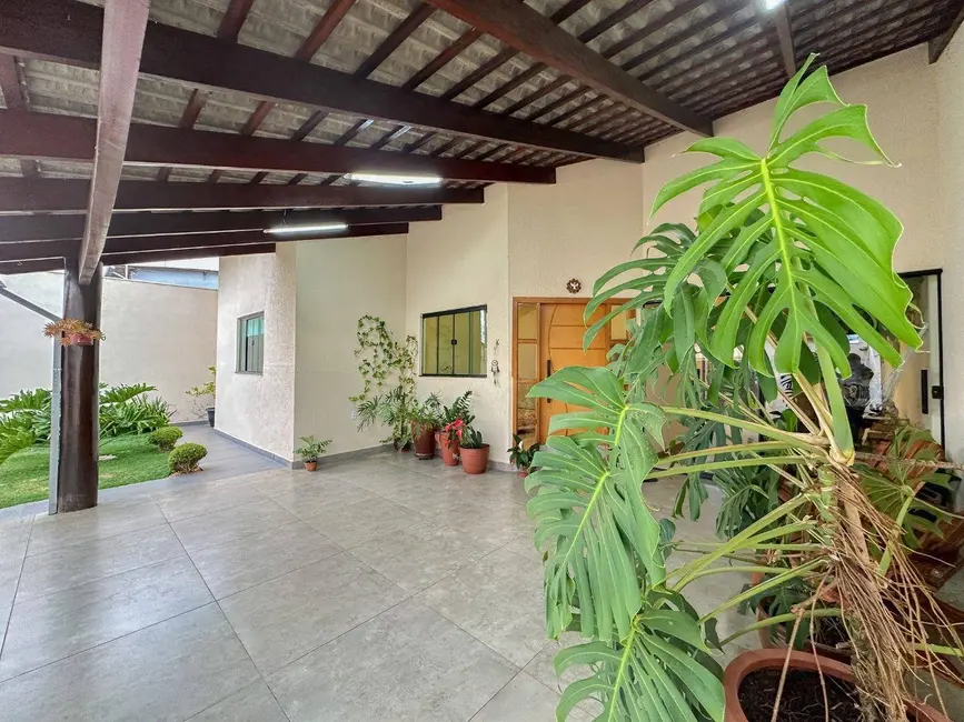 Foto 3 de Casa com 3 quartos à venda, 300m2 em Parque dos Pirineus, Anapolis - GO