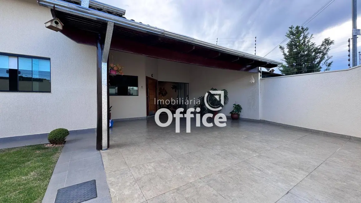 Foto 2 de Casa com 3 quartos à venda, 300m2 em Parque dos Pirineus, Anapolis - GO