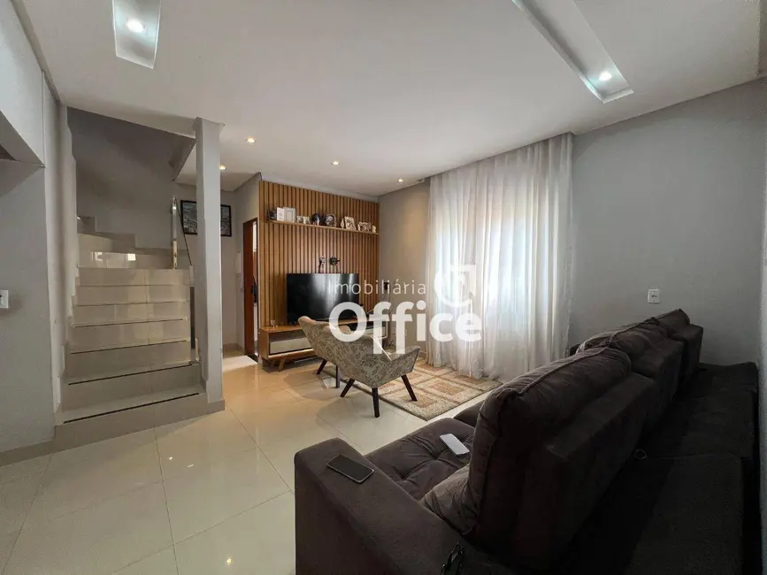 Sobrado com 3 quartos à venda, 126m2 em Vila Góis, Anapolis - GO - imagem 1 Foto 1 de Sobrado com 3 quartos à venda, 126m2 em Vila Góis, Anapolis - GO