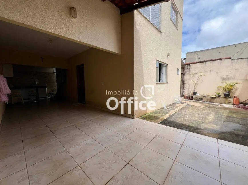 Sobrado com 3 quartos à venda, 126m2 em Vila Góis, Anapolis - GO - imagem 2 Foto 2 de Sobrado com 3 quartos à venda, 126m2 em Vila Góis, Anapolis - GO