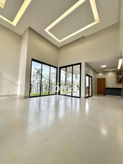 Casa de Condomínio com 4 quartos à venda, 520m2 em Senador Canedo - GO - imagem 5 Foto 5 de Casa de Condomínio com 4 quartos à venda, 520m2 em Senador Canedo - GO