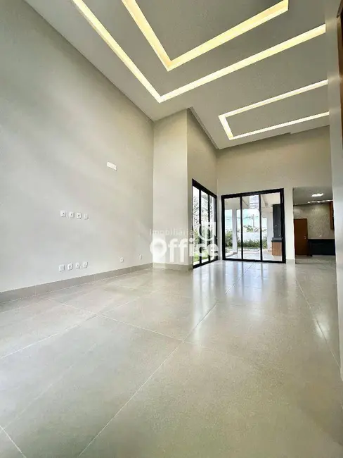 Casa de Condomínio com 4 quartos à venda, 520m2 em Senador Canedo - GO - imagem 8 Foto 8 de Casa de Condomínio com 4 quartos à venda, 520m2 em Senador Canedo - GO