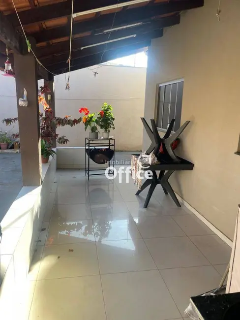 Casa com 3 quartos à venda, 265m2 em Jardim Alvorada, Anapolis - GO - imagem 3 Foto 3 de Casa com 3 quartos à venda, 265m2 em Jardim Alvorada, Anapolis - GO