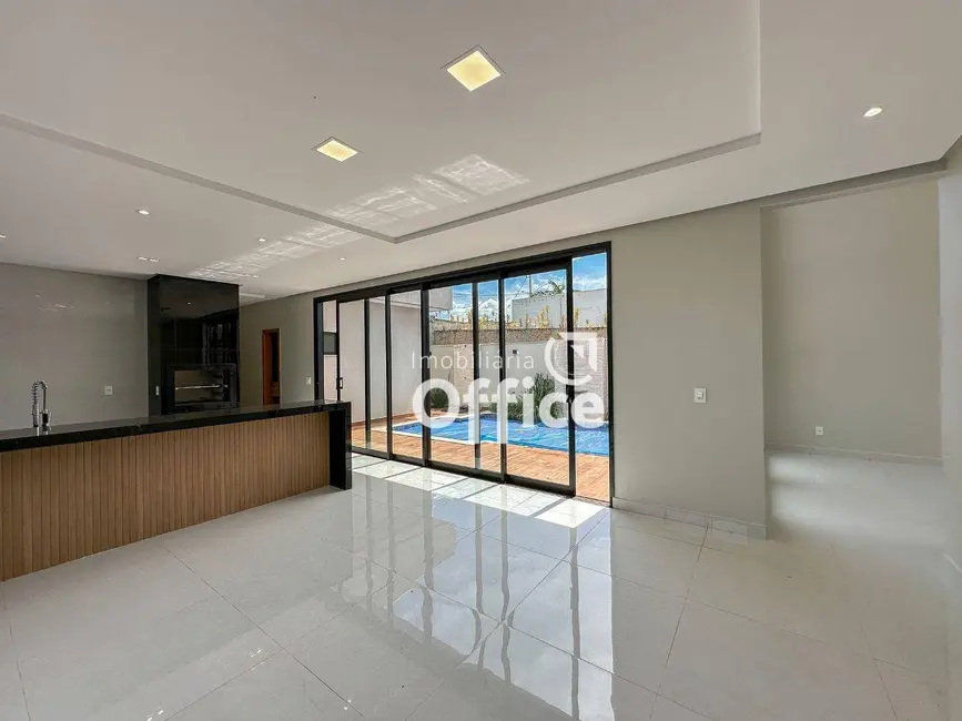 Foto 6 de Casa de Condomínio com 3 quartos à venda, 360m2 em Anapolis - GO