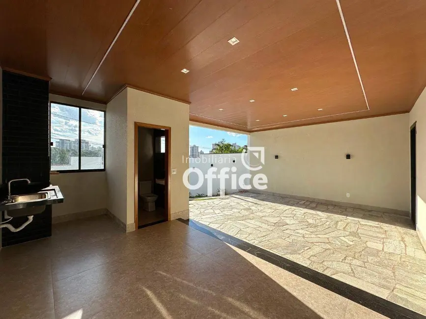 Foto 6 de Casa com 3 quartos à venda, 258m2 em Jardim Europa, Anapolis - GO