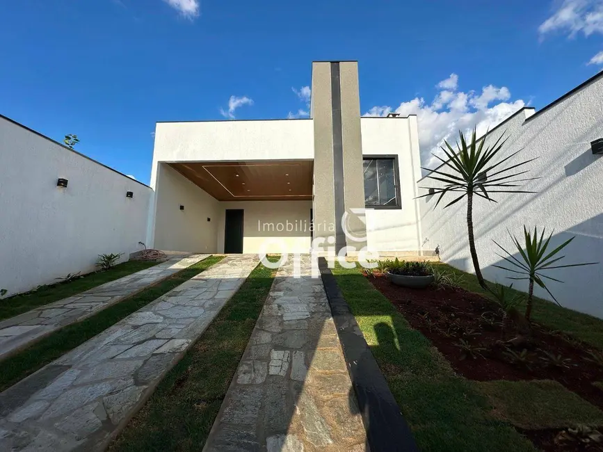Foto 1 de Casa com 3 quartos à venda, 258m2 em Jardim Europa, Anapolis - GO