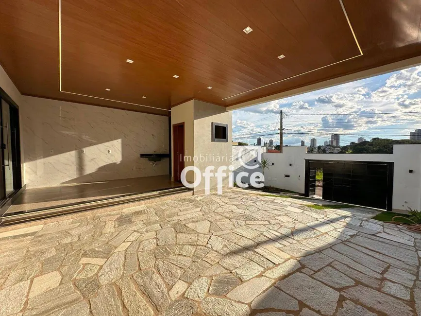 Foto 5 de Casa com 3 quartos à venda, 258m2 em Jardim Europa, Anapolis - GO