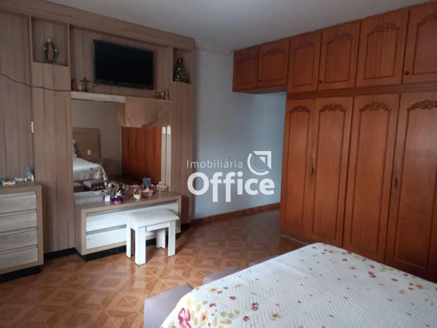 Foto 3 de Casa com 3 quartos à venda, 450m2 em Jardim Bandeirante, Anapolis - GO