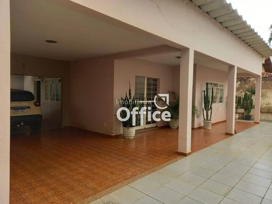 Foto 1 de Casa com 3 quartos à venda, 450m2 em Jardim Bandeirante, Anapolis - GO