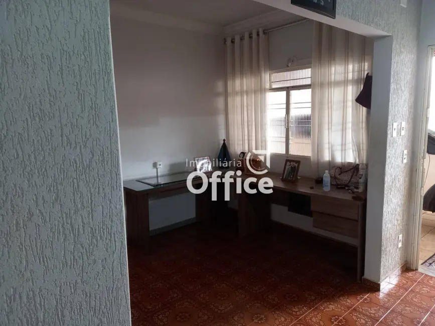 Foto 4 de Casa com 3 quartos à venda, 450m2 em Jardim Bandeirante, Anapolis - GO