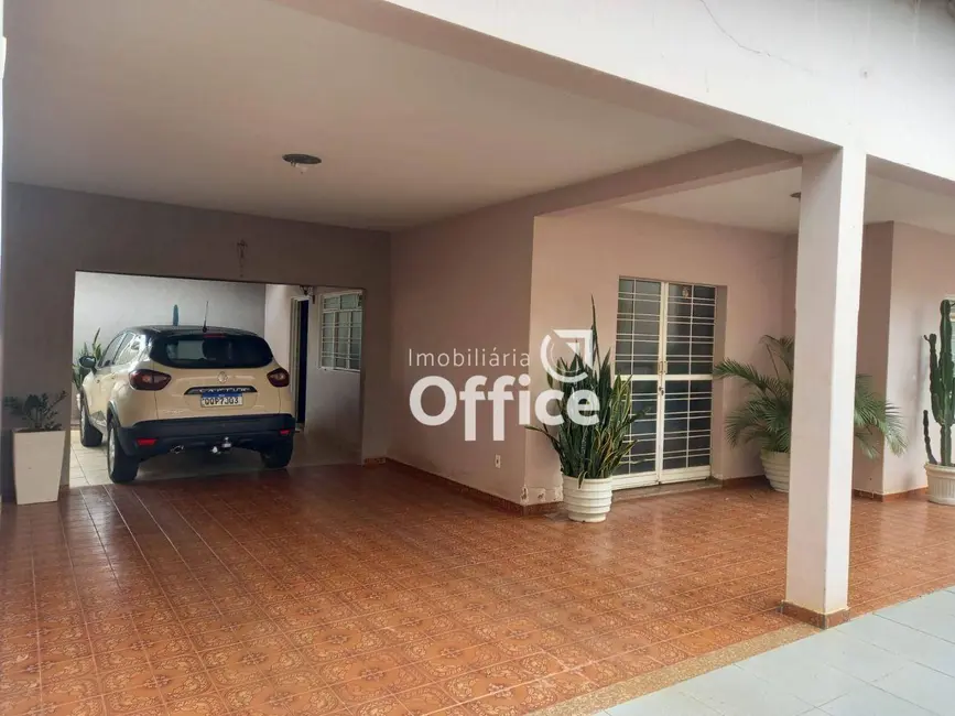 Foto 2 de Casa com 3 quartos à venda, 450m2 em Jardim Bandeirante, Anapolis - GO