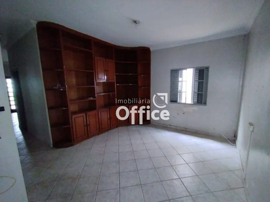 Foto 1 de Casa com 3 quartos à venda, 400m2 em Setor Central, Anapolis - GO