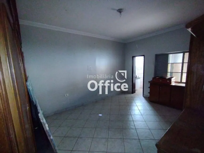 Foto 3 de Casa com 3 quartos à venda, 400m2 em Setor Central, Anapolis - GO