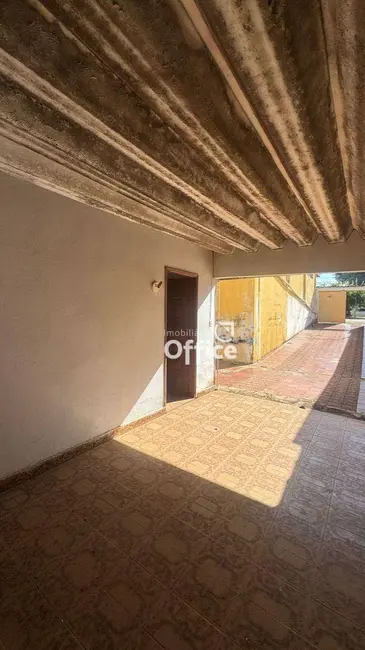 Casa com 3 quartos à venda, 300m2 em Anapolis - GO - imagem 8 Foto 8 de Casa com 3 quartos à venda, 300m2 em Anapolis - GO