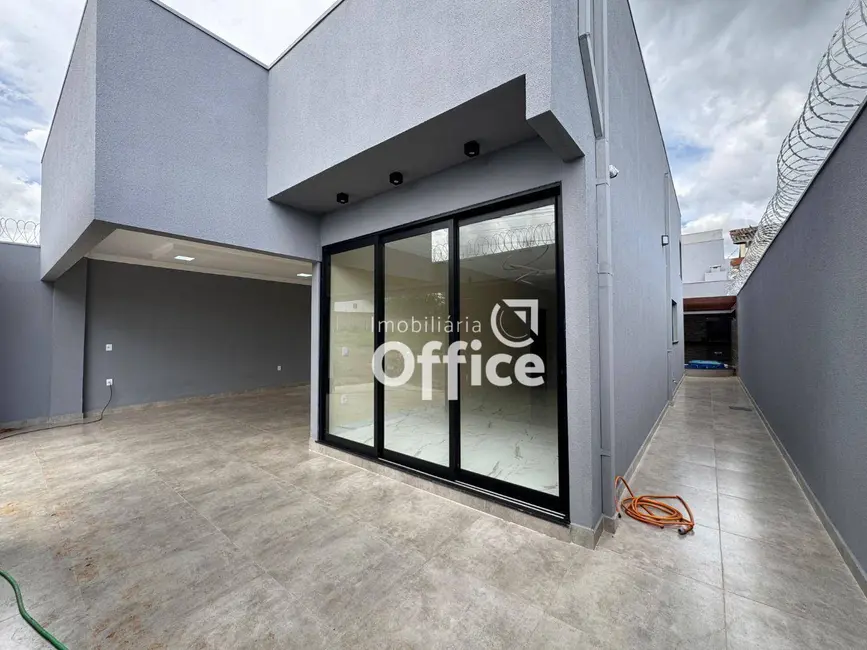 Foto 3 de Casa com 3 quartos à venda, 200m2 em Jardim Itália, Anapolis - GO