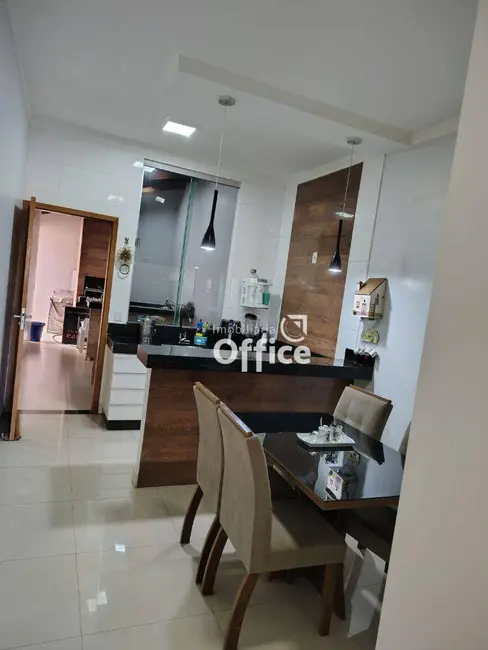 Casa com 3 quartos à venda, 200m2 em Anapolis - GO - imagem 6 Foto 6 de Casa com 3 quartos à venda, 200m2 em Anapolis - GO