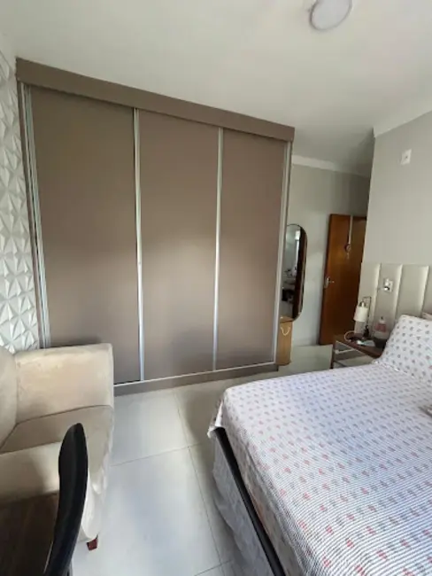 Foto 6 de Casa de Condomínio com 3 quartos à venda, 500m2 em Residencial Araguaia, Anapolis - GO