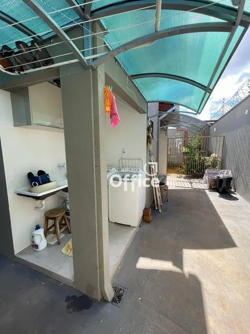 Foto 3 de Casa com 3 quartos à venda, 300m2 em Vila Norte, Anapolis - GO