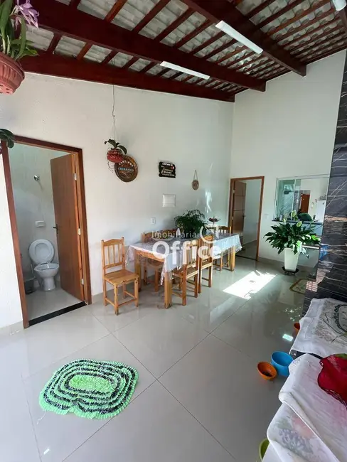 Foto 2 de Casa com 3 quartos à venda, 300m2 em Vila Norte, Anapolis - GO