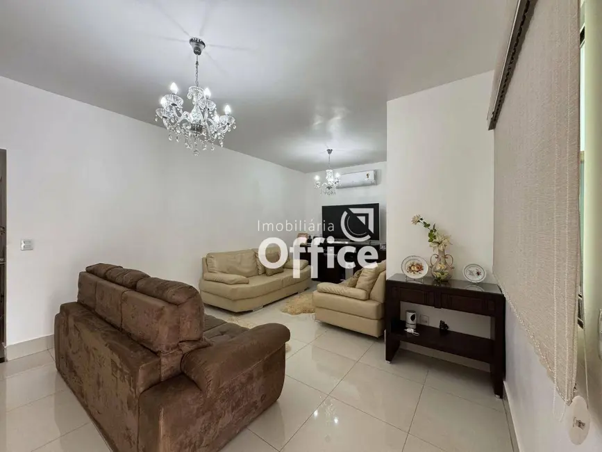 Casa com 3 quartos à venda, 413m2 em Maracanã, Anapolis - GO - imagem 5 Foto 5 de Casa com 3 quartos à venda, 413m2 em Maracanã, Anapolis - GO