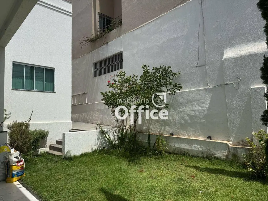 Casa com 3 quartos à venda, 413m2 em Maracanã, Anapolis - GO - imagem 6 Foto 6 de Casa com 3 quartos à venda, 413m2 em Maracanã, Anapolis - GO