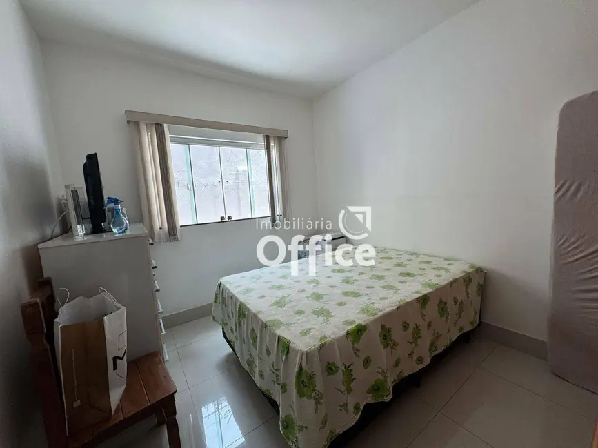 Foto 2 de Casa com 3 quartos à venda, 413m2 em Maracanã, Anapolis - GO