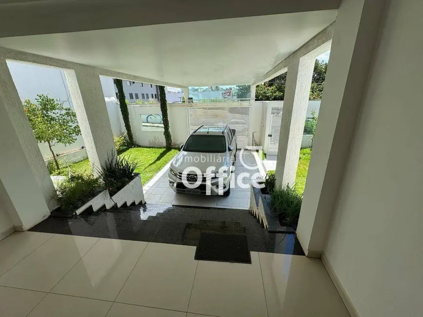 Foto 1 de Casa com 3 quartos à venda, 413m2 em Maracanã, Anapolis - GO