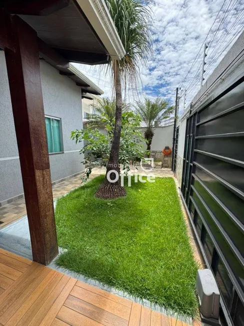 Foto 2 de Casa com 3 quartos à venda, 300m2 em Parque dos Pirineus, Anapolis - GO