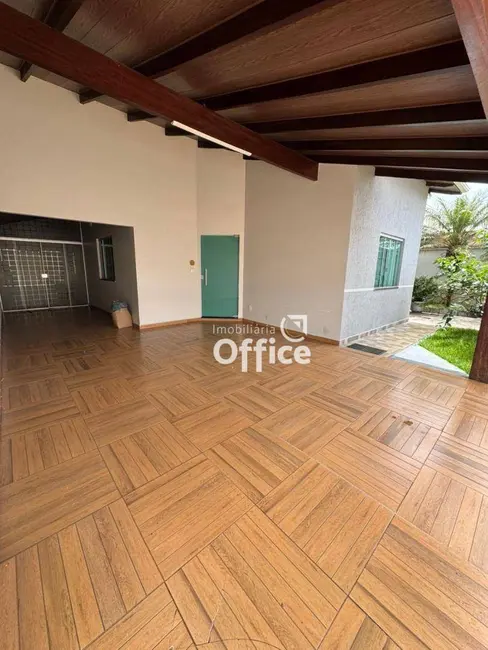 Foto 1 de Casa com 3 quartos à venda, 300m2 em Parque dos Pirineus, Anapolis - GO