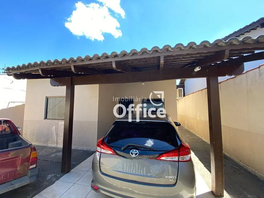Casa com 3 quartos à venda, 200m2 em Residencial Tangará, Anapolis - GO - imagem 2 Foto 2 de Casa com 3 quartos à venda, 200m2 em Residencial Tangará, Anapolis - GO