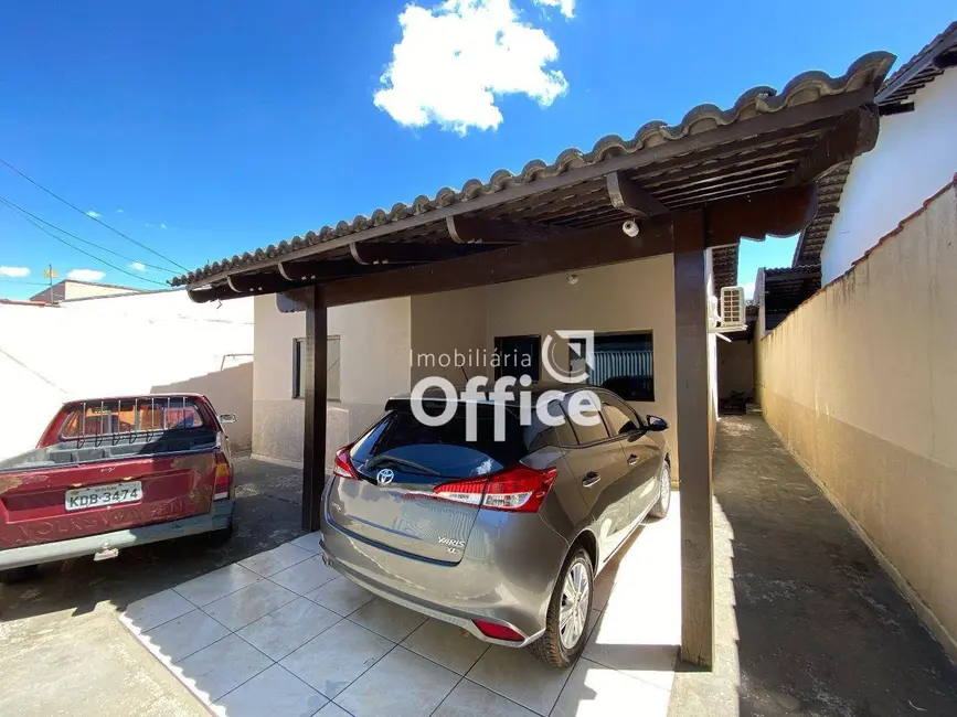 Casa com 3 quartos à venda, 200m2 em Residencial Tangará, Anapolis - GO - imagem 1 Foto 1 de Casa com 3 quartos à venda, 200m2 em Residencial Tangará, Anapolis - GO