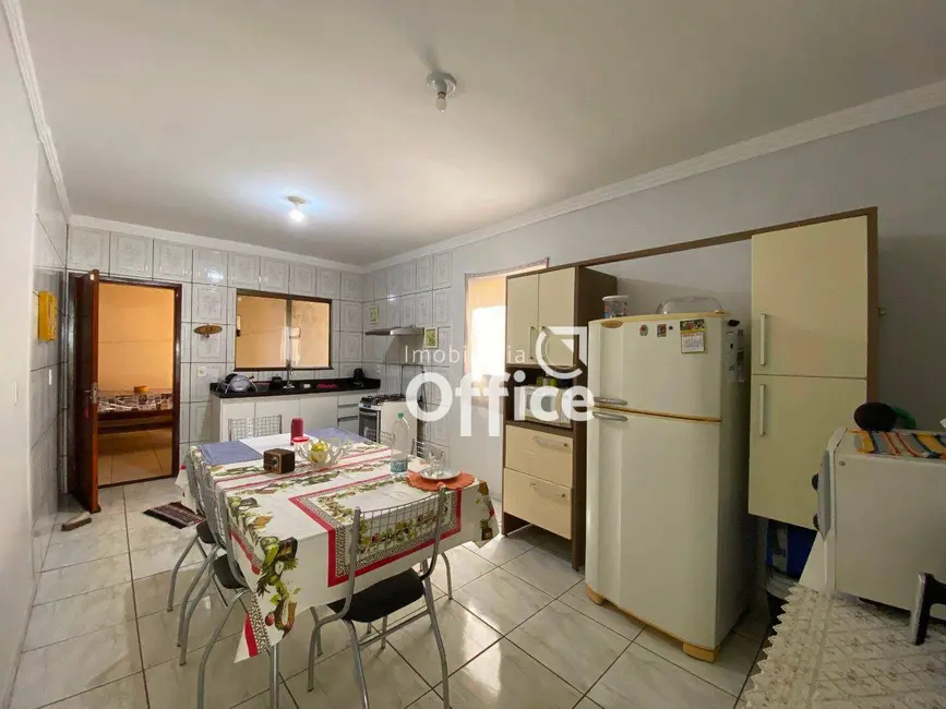 Casa com 3 quartos à venda, 200m2 em Residencial Tangará, Anapolis - GO - imagem 8 Foto 8 de Casa com 3 quartos à venda, 200m2 em Residencial Tangará, Anapolis - GO
